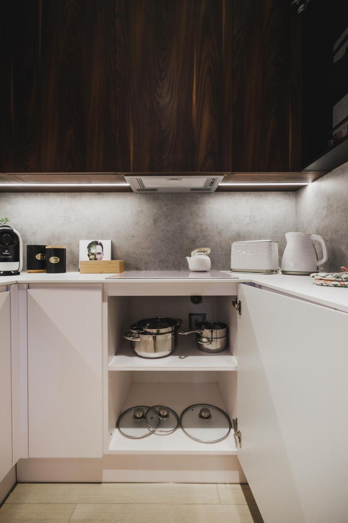 Rose Luxury Apartment & 24H Self Check-In With Private Parking Banská Bystrica Buitenkant foto