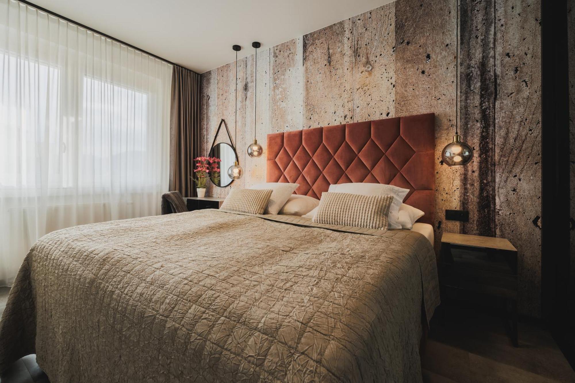Rose Luxury Apartment & 24H Self Check-In With Private Parking Banská Bystrica Buitenkant foto